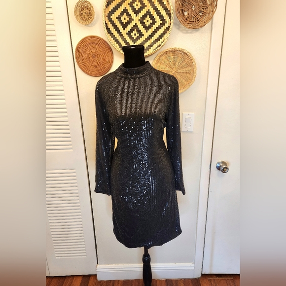 Elegant Black Sequin Mini Dress With Cut Out - Picture 6 of 10